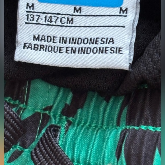 Nike Boys Green and Black Patterned Swim Shorts Size M - Picture 3 of 3